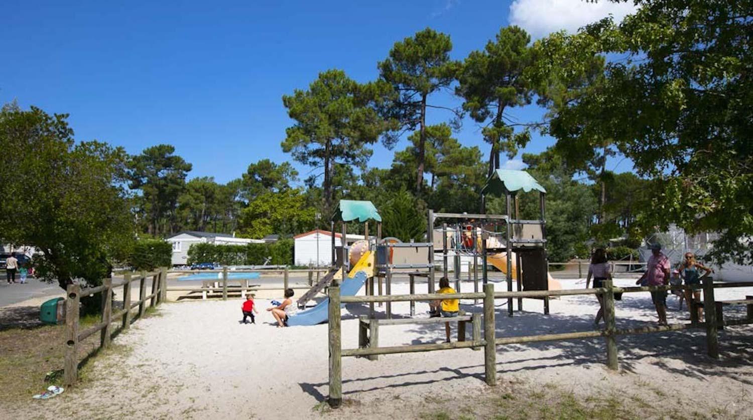 Camping Un Toit Sur Le Bassin Les Embruns