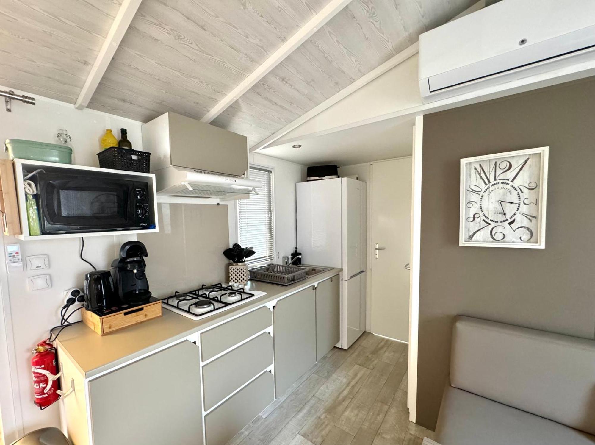 Un Toit Sur Le Bassin Les Embruns Campingplatz