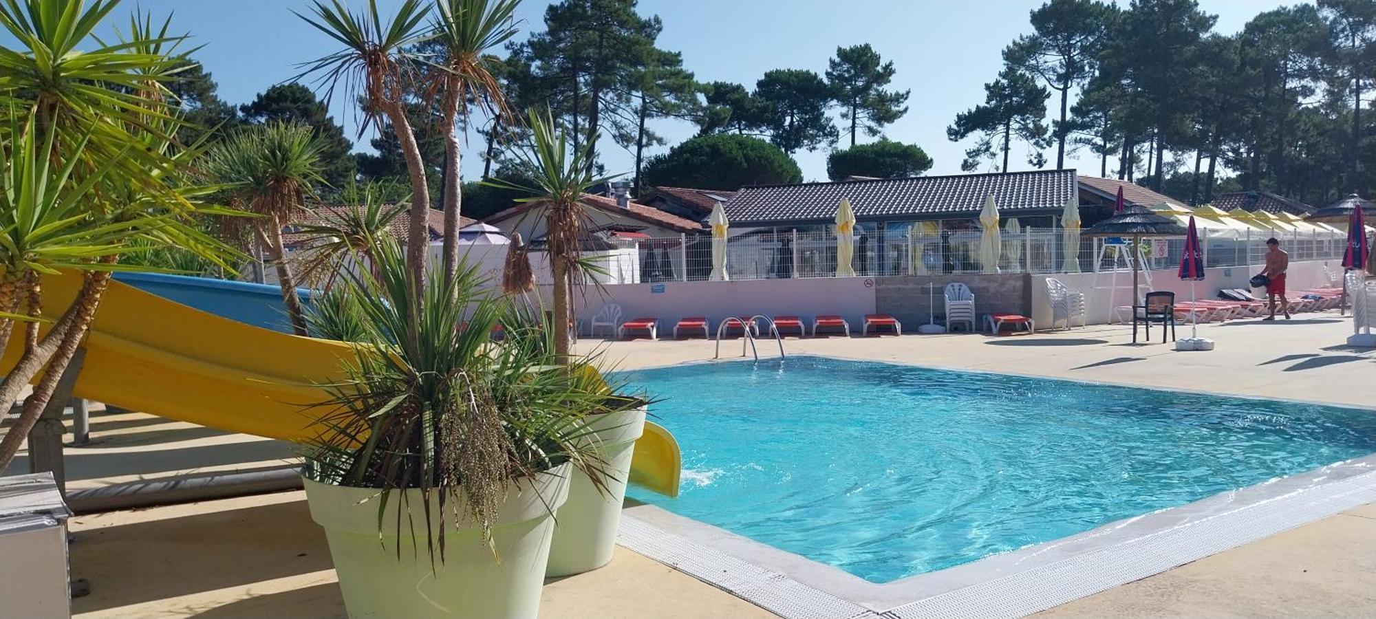 Un Toit Sur Le Bassin Les Embruns Campingplatz